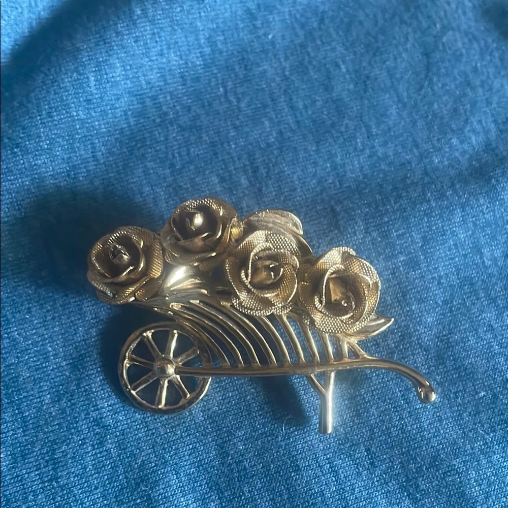 Brooks Elegant Gold Rose Brooch‎ vintage